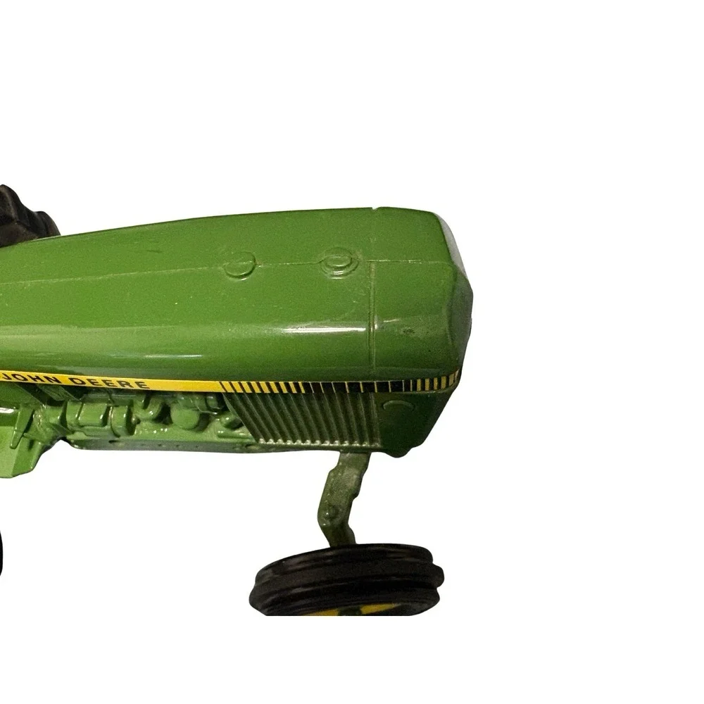 ERTL 1:16 scale‎ John Deere model 2440 die-cast utility tractor toy